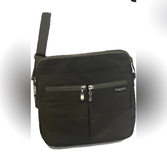 Baggallini Handbags - Baggallini Comrade Crossbody. Gray with silver hardware.